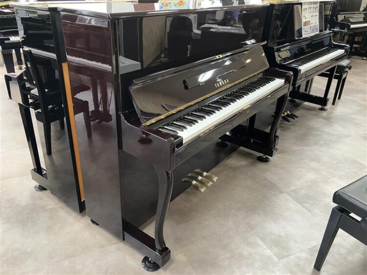 美品 ヤマハ(YAMAHA) アップライトピアノ W110B W110B ヤマハリニューアルピアノ スタンダードモデル 木目｜中古ピアノ